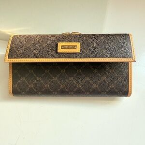 NWOT Rioni Signature Brown Continental Clasp Wallet